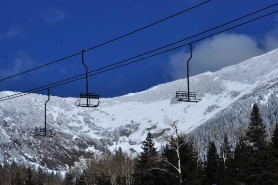Quando há neve, a região do Humphrey Peak atrai muitos esquiadores à Flagstaff, no Arizona, Estados Unidos